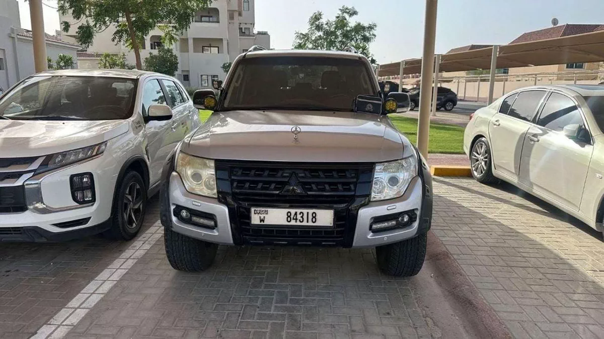 Mitsubishi Pajero Platinum Fully modified for Off road 2015 GCC specs-2-0