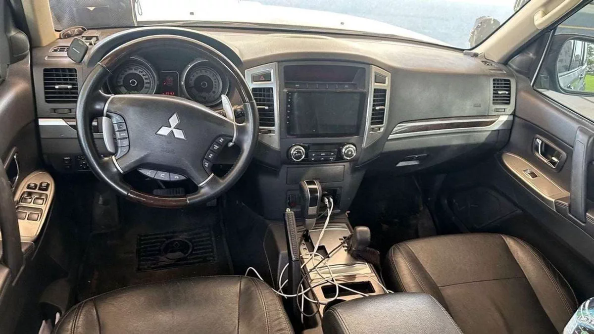 Mitsubishi Pajero Platinum Fully modified for Off road 2015 GCC specs-4-0