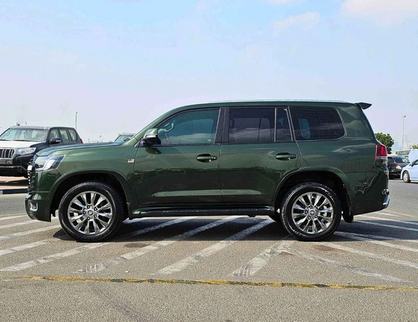 Toyota Land Cruiser GR SPORT/V8 4.6L/2022 SHAPE/ BODY KIT/ FULL OPTION/ SPECIAL COLOR/ EXPORT ONLY/LOT#60306