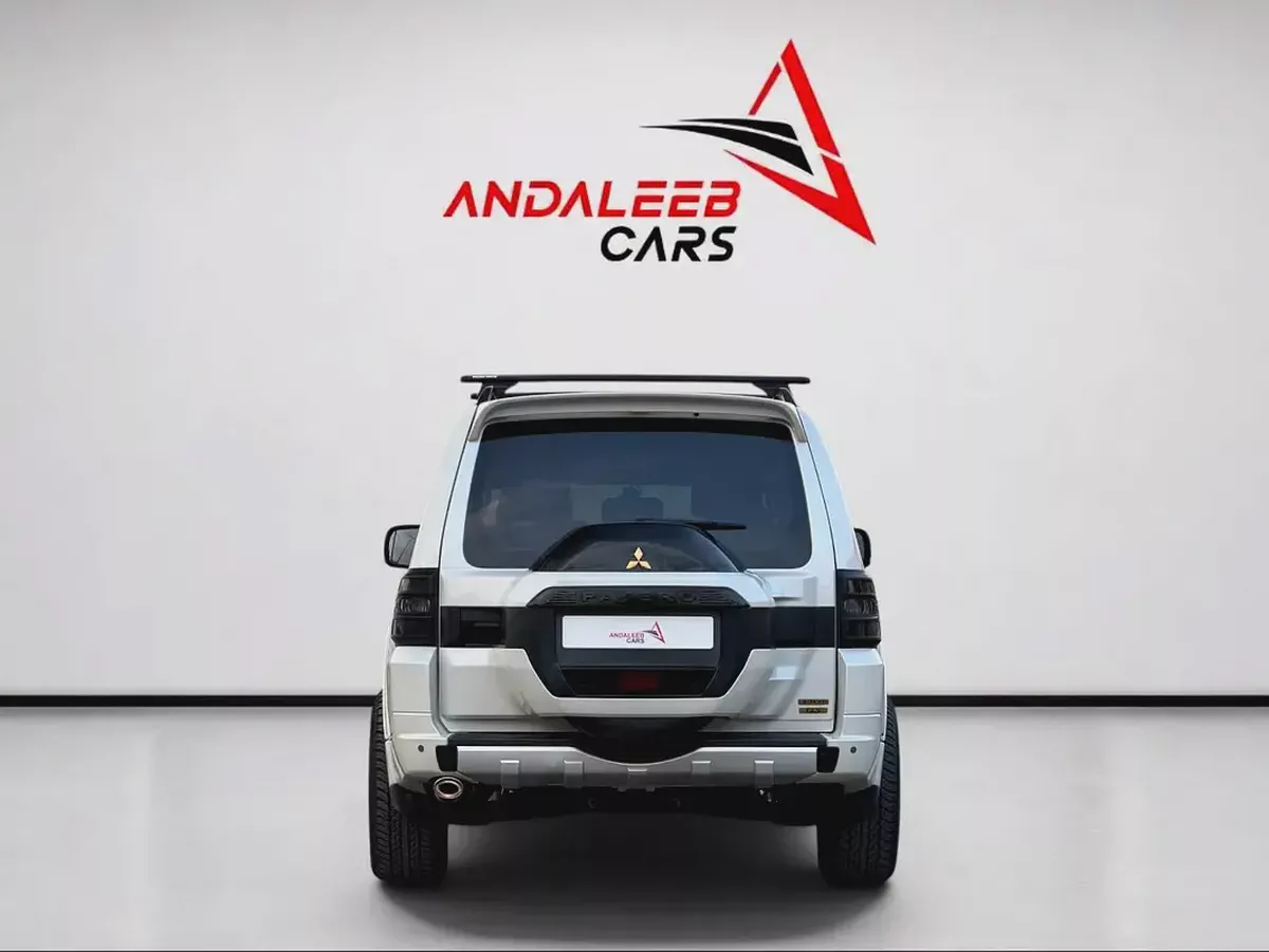 7-SEATER | MITSUBISHI PAJERO GLS | 3.8L V6 4WD | 2019 | GCC SPECS-3-3