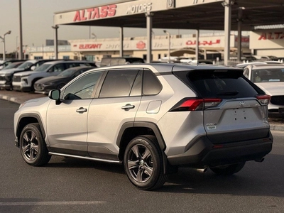 Toyota RAV4 LE Toyota RAV4 2.5 L 2024-12