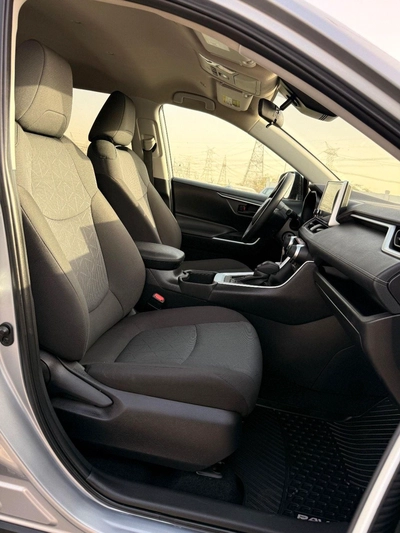 Toyota RAV4 LE Toyota RAV4 2.5 L 2024-13