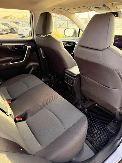 Toyota RAV4 LE Toyota RAV4 2.5 L 2024-15