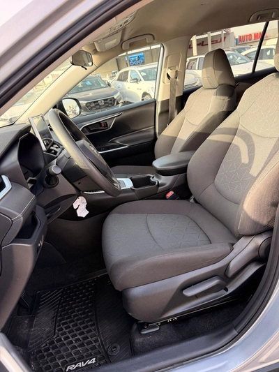 Toyota RAV4 LE Toyota RAV4 2.5 L 2024-5