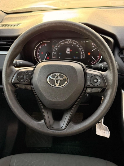 Toyota RAV4 LE Toyota RAV4 2.5 L 2024-8