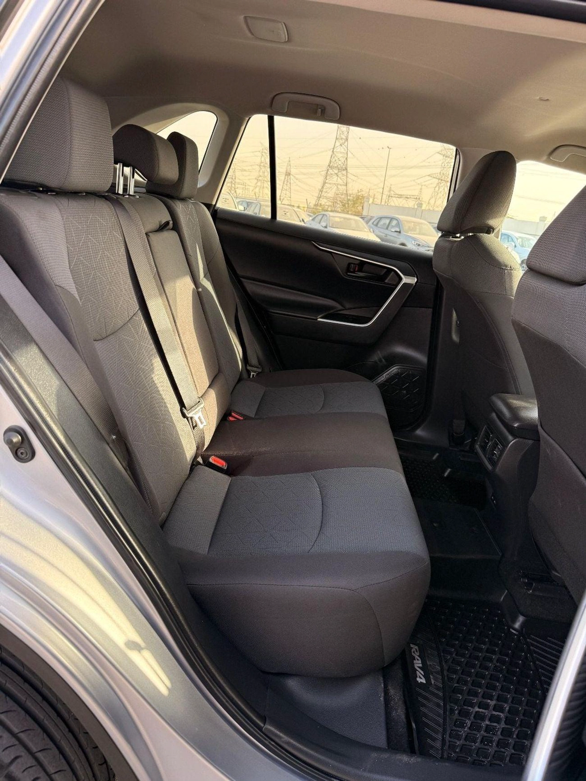 Toyota RAV4 LE Toyota RAV4 2.5 L 2024-14-0