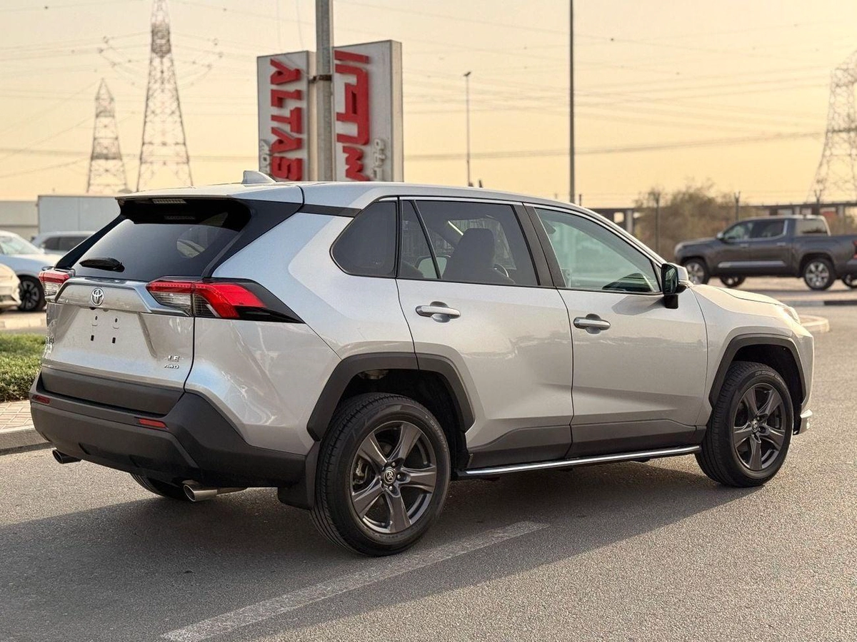 Toyota RAV4 LE Toyota RAV4 2.5 L 2024-3-0