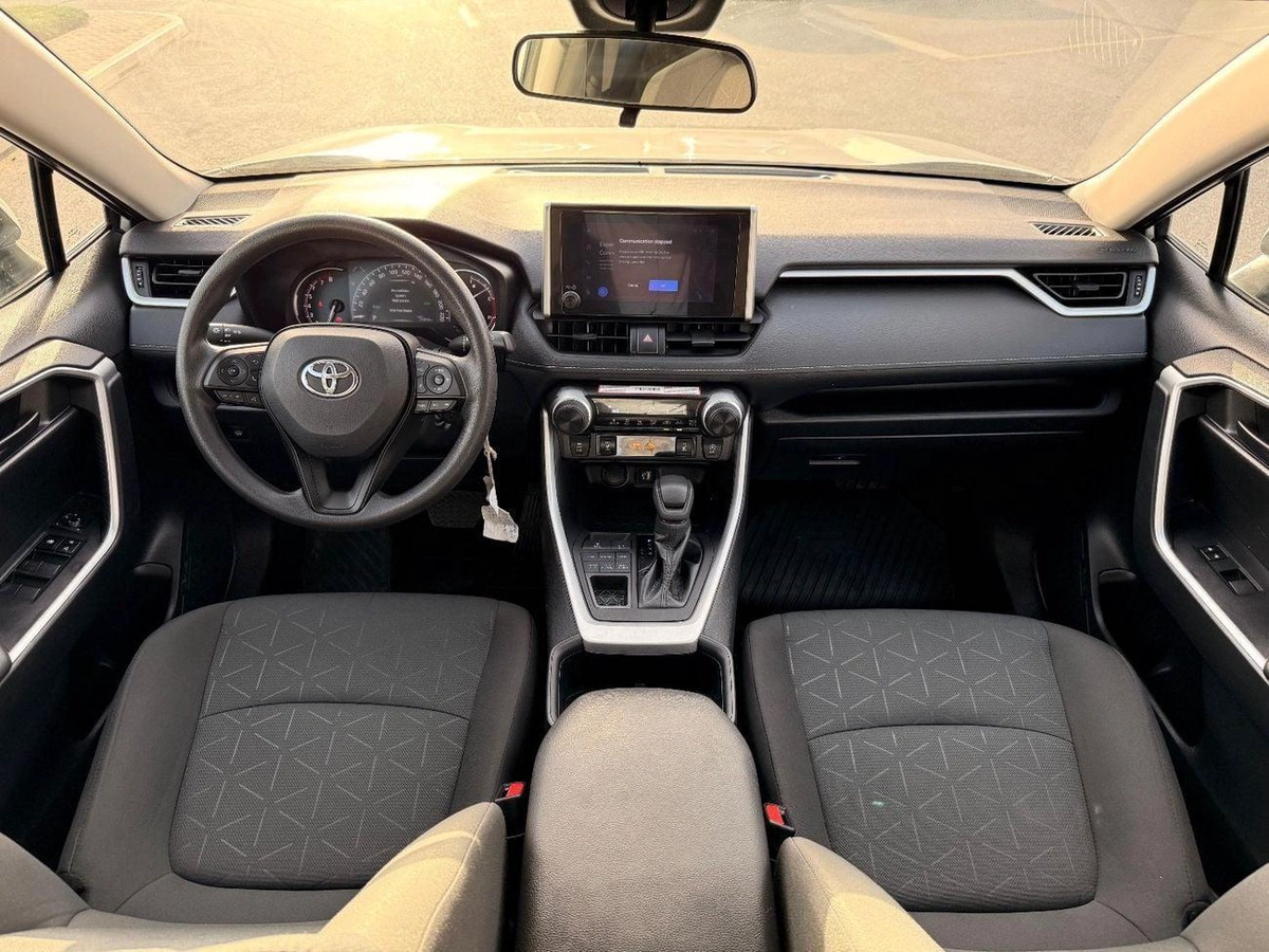 Toyota RAV4 LE Toyota RAV4 2.5 L 2024-4-0