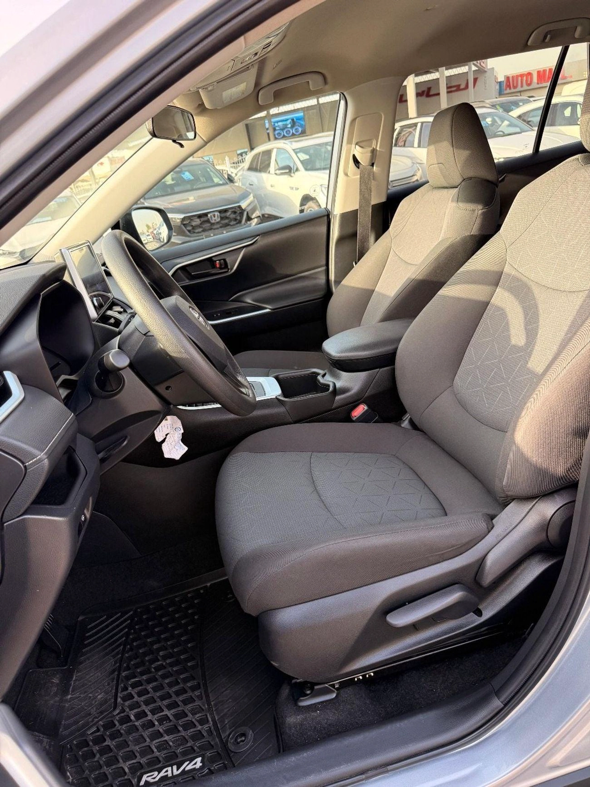 Toyota RAV4 LE Toyota RAV4 2.5 L 2024-5-0
