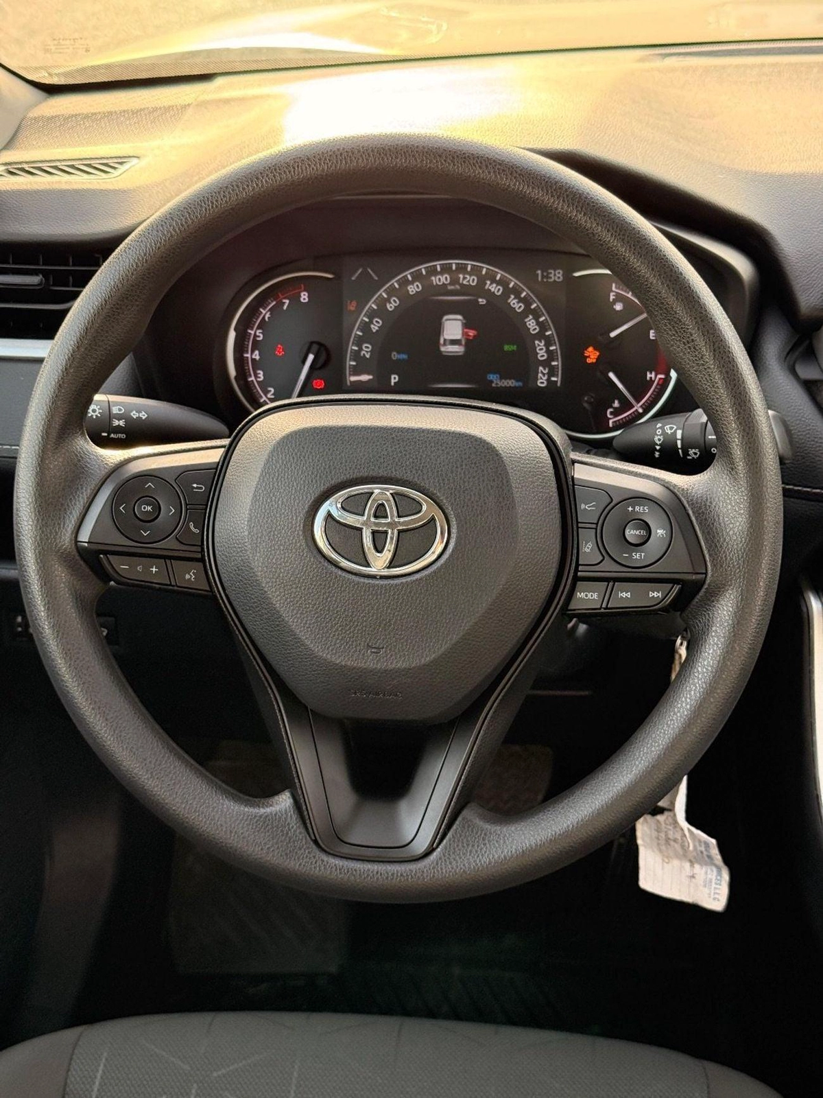 Toyota RAV4 LE Toyota RAV4 2.5 L 2024-8-0