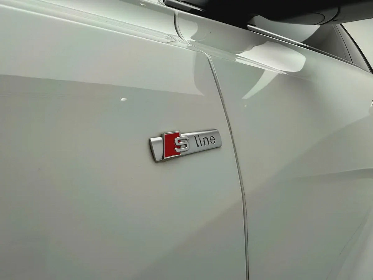2022 Audi Q8 S line | GCC Specs | | AWD | Luxury SUV-5-5