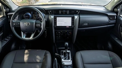 Toyota Fortuner GX2 2.7L 4WD-18