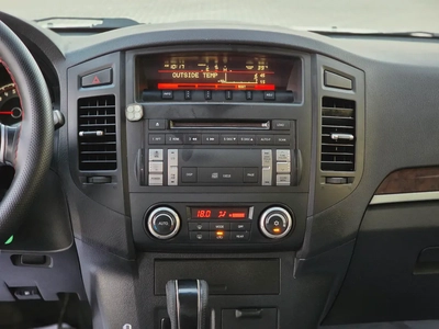 Mitsubishi Pajero 2014 GCC Specs-15
