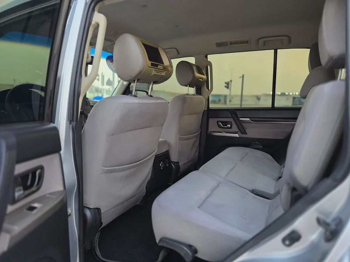 Mitsubishi Pajero 2014 GCC Specs-13-13
