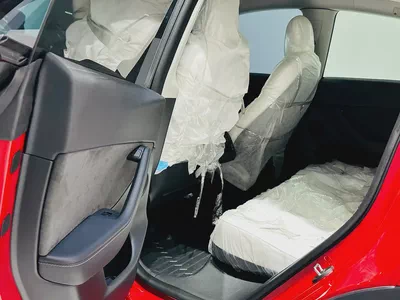 TESLA MODEL Y 2023 LONG RANGE WITH EXTRA ACCESSORIES GCC MAP INSTALL-10
