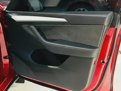 TESLA MODEL Y 2023 LONG RANGE WITH EXTRA ACCESSORIES GCC MAP INSTALL-17