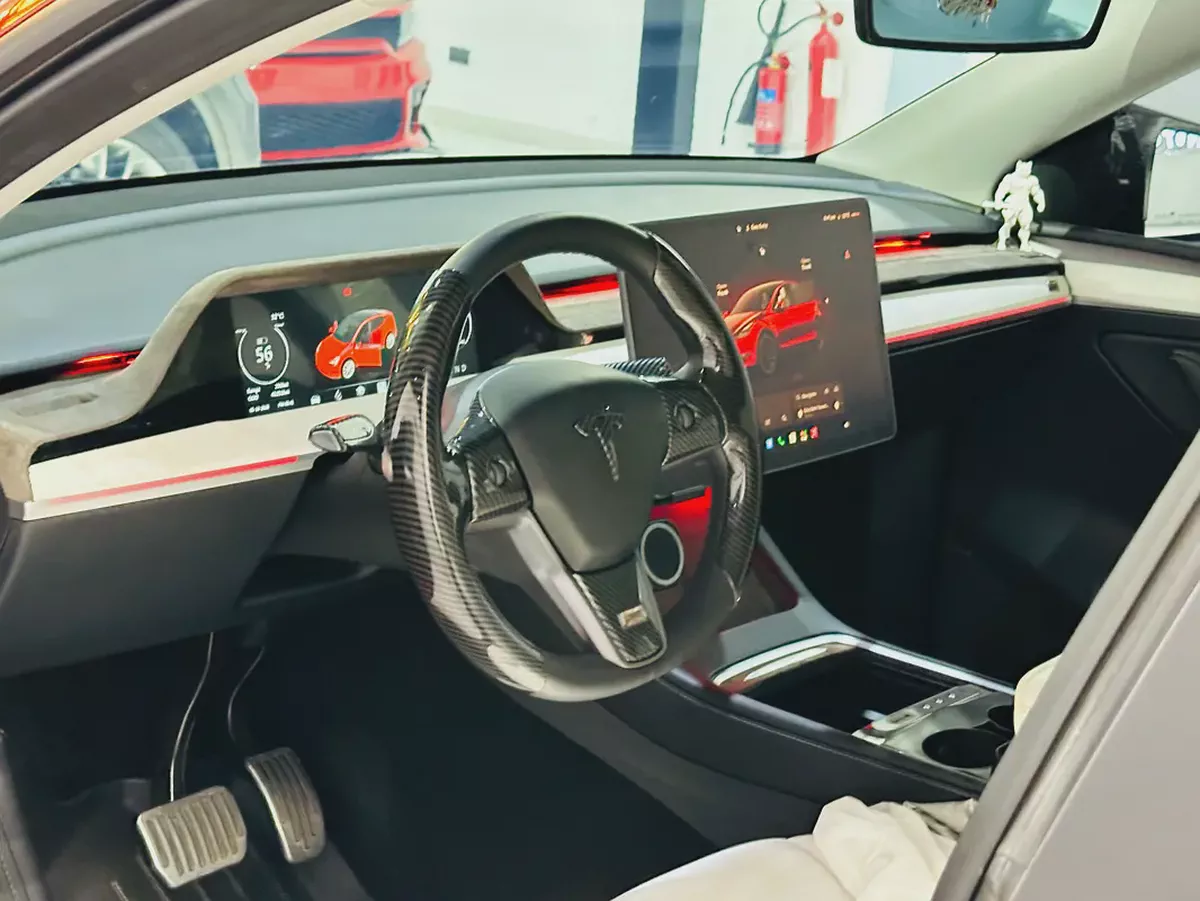 TESLA MODEL Y 2023 LONG RANGE WITH EXTRA ACCESSORIES GCC MAP INSTALL-9-9