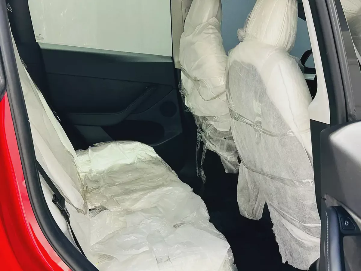 TESLA MODEL Y 2023 LONG RANGE WITH EXTRA ACCESSORIES GCC MAP INSTALL-13-13