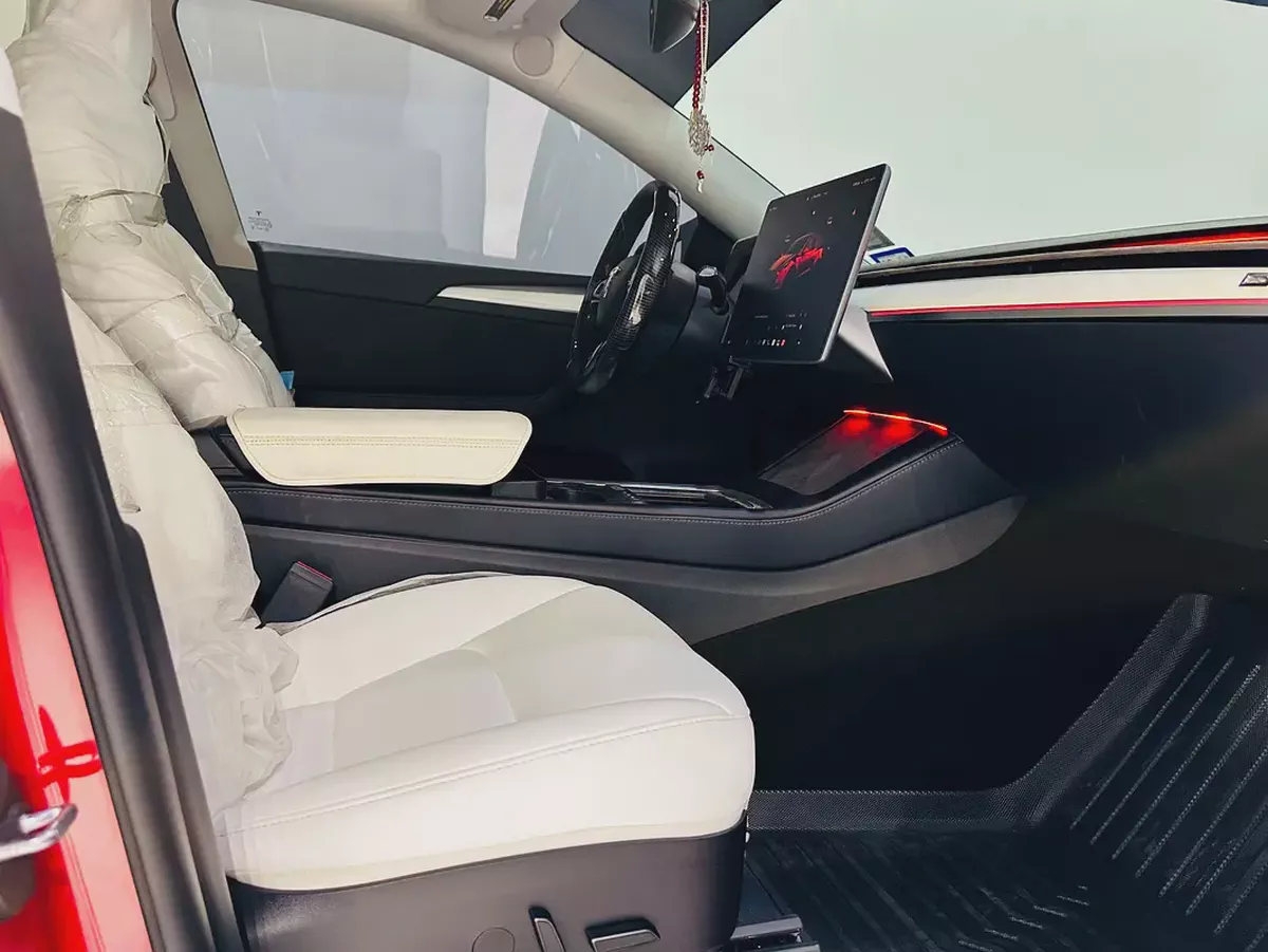 TESLA MODEL Y 2023 LONG RANGE WITH EXTRA ACCESSORIES GCC MAP INSTALL-14-14