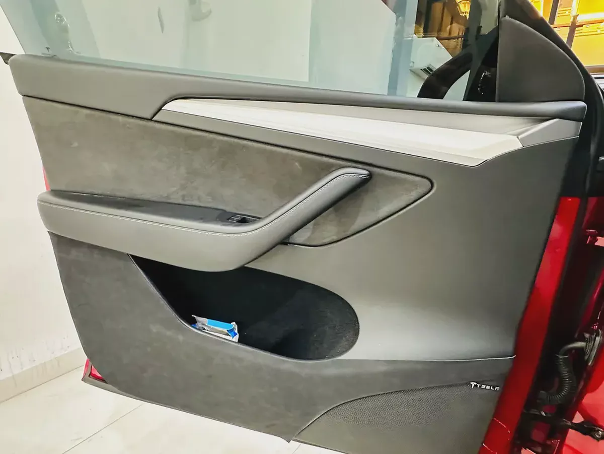 TESLA MODEL Y 2023 LONG RANGE WITH EXTRA ACCESSORIES GCC MAP INSTALL-8-8