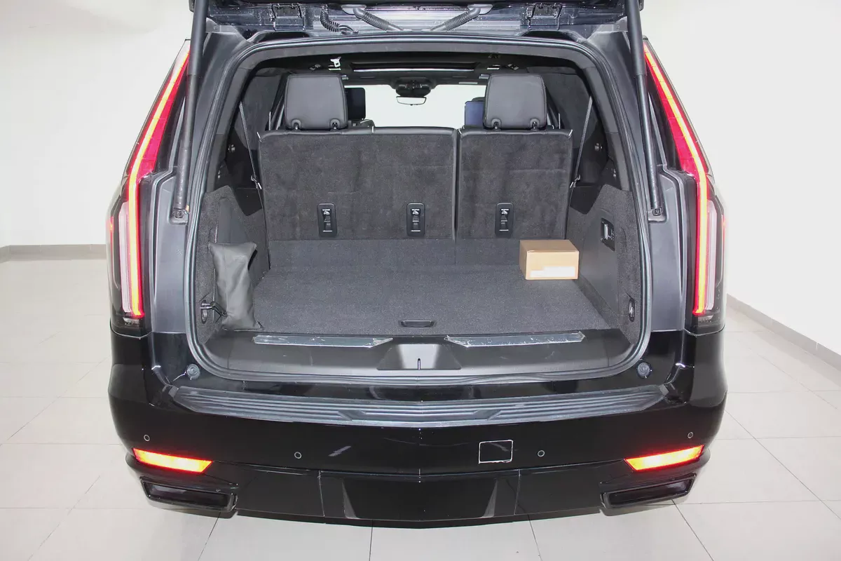 Escalade ESV 6.2L Sport Platinum-4-4