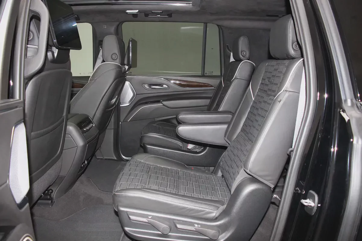 Escalade ESV 6.2L Sport Platinum-8-8