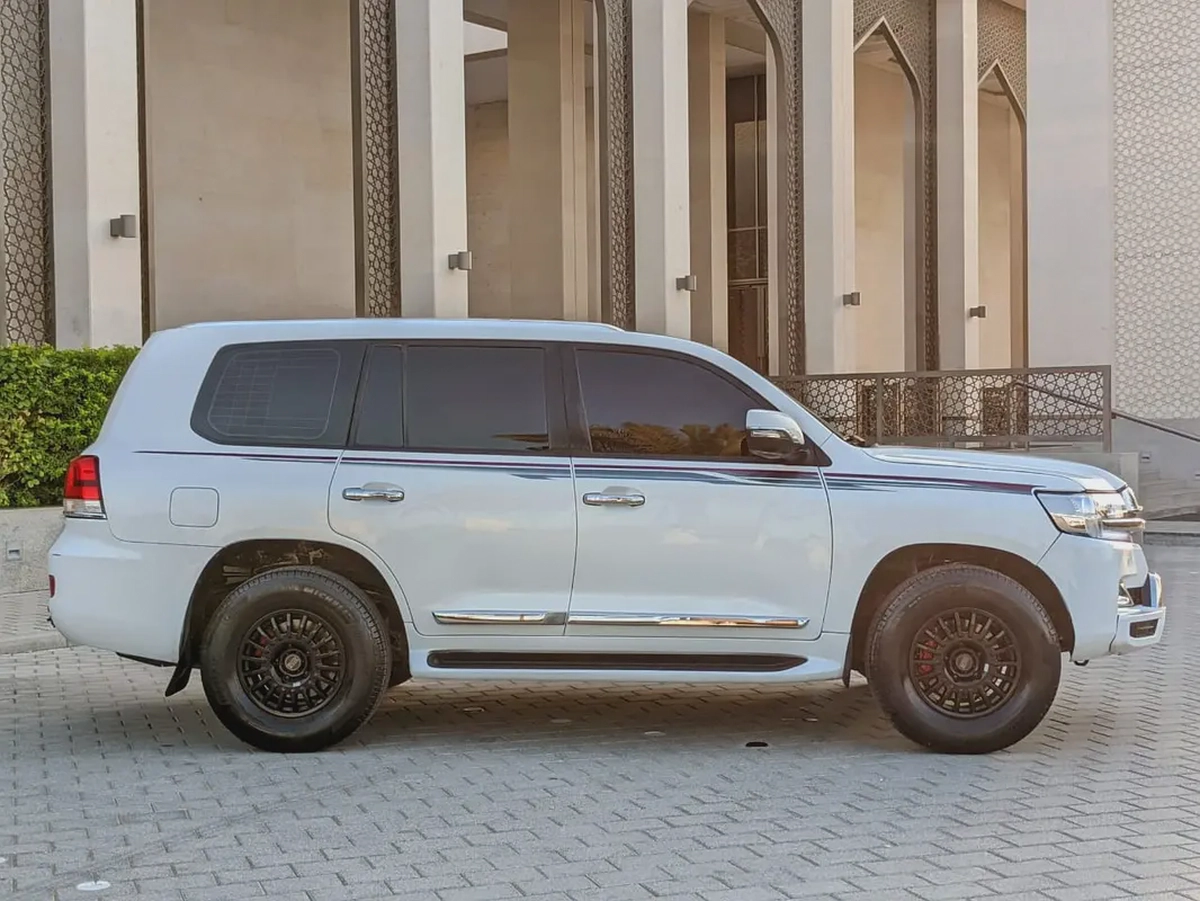 TOYOTA LAND CRUISER 2008 FACELIFTED 2021 VXR GCC IN EXCELLENT CONDITION