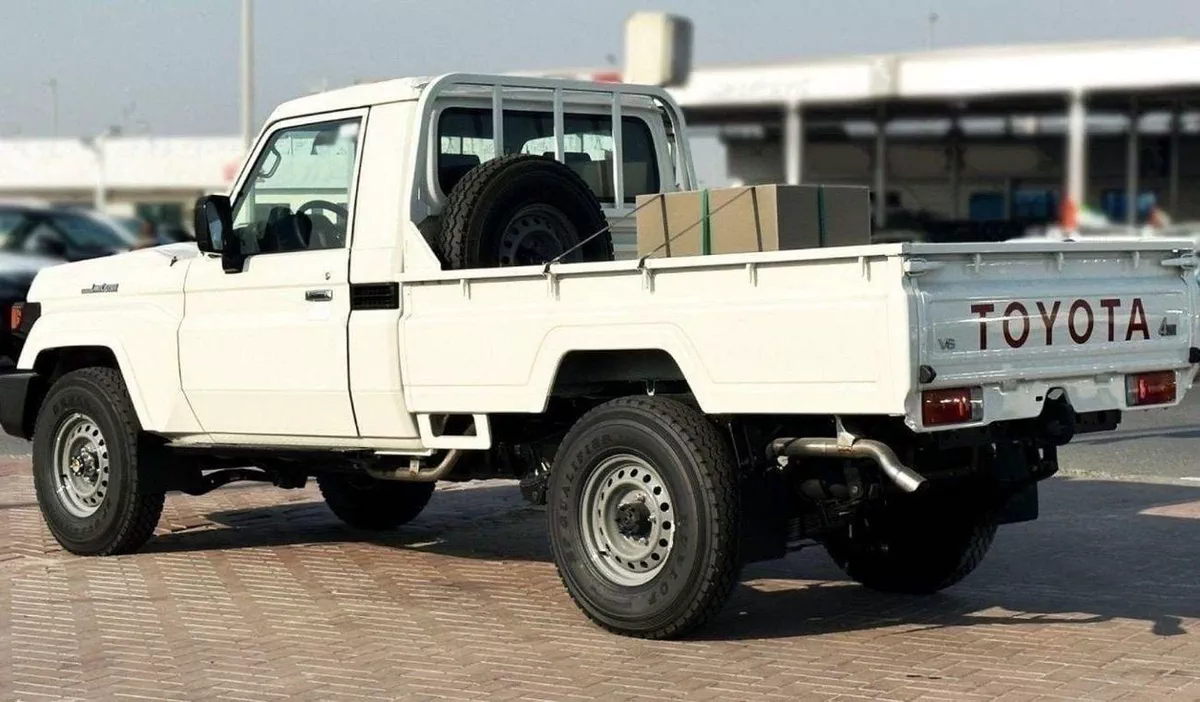 Toyota Land Cruiser Pick Up Toyota Land Cruiser Pick up LC79 SC 4.2L Diesel MY2025 V6 0KM-3-0