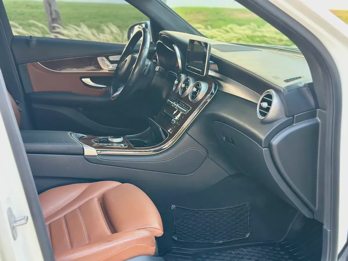 Mercedes-Benz GLC 300 4MATIC 2019 - American Specs - GCC Resale-7-7