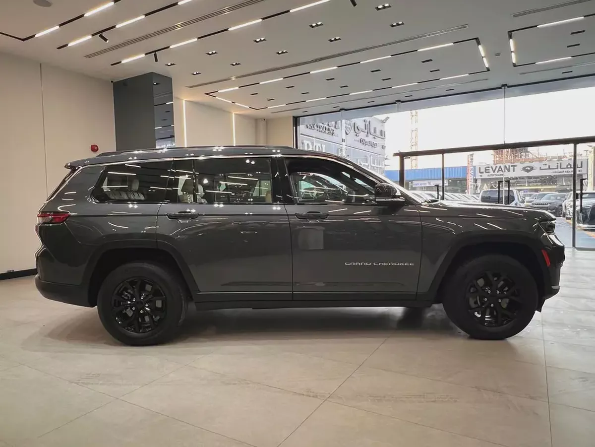 !! 2023 !! Jeep | Grand Cherokee L | Limited | GCC Spec | Under Dealers Warranty | Just 51000 Driven-5-5