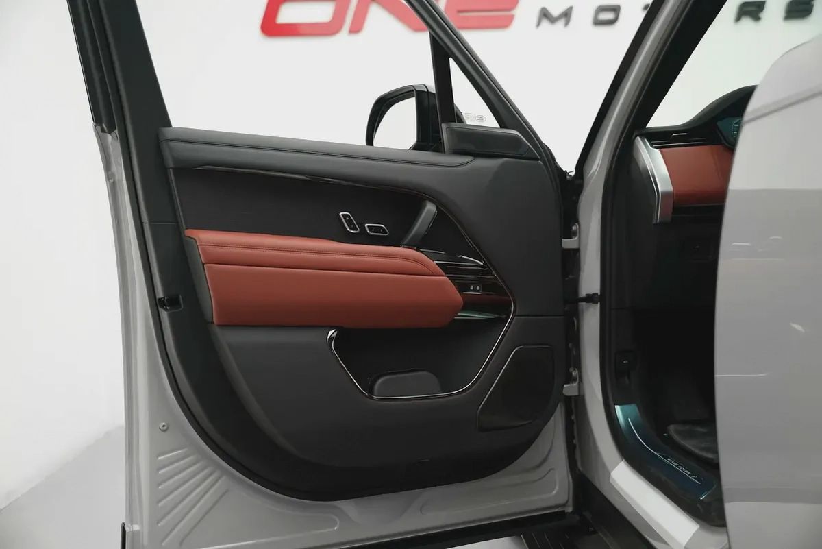 2025 RANGE ROVER SV WITH WARRANTY-3-3