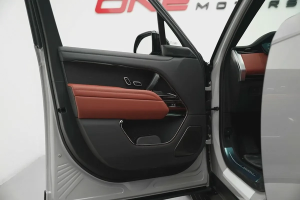 2025 RANGE ROVER SV WITH WARRANTY
