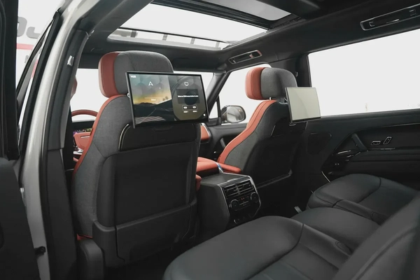 2025 RANGE ROVER SV WITH WARRANTY