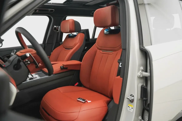2025 RANGE ROVER SV WITH WARRANTY