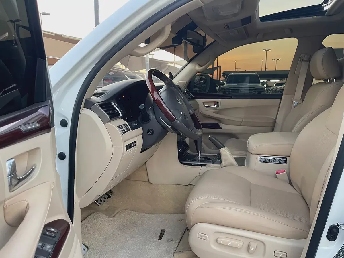 لكزس LX570 ابيضLexus LX 570 Sport 2015 | GCC Specs | Pristine Condition-9-9