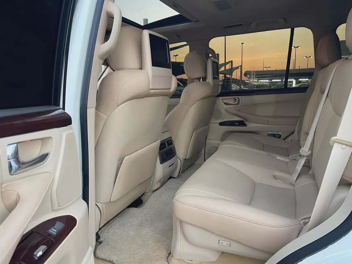 لكزس LX570 ابيضLexus LX 570 Sport 2015 | GCC Specs | Pristine Condition-11-11