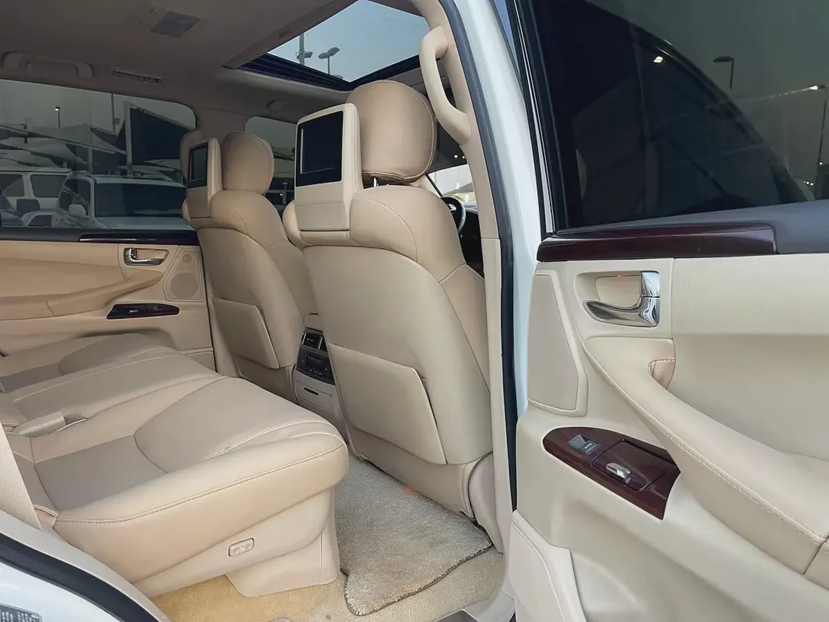 لكزس LX570 ابيضLexus LX 570 Sport 2015 | GCC Specs | Pristine Condition-13-13