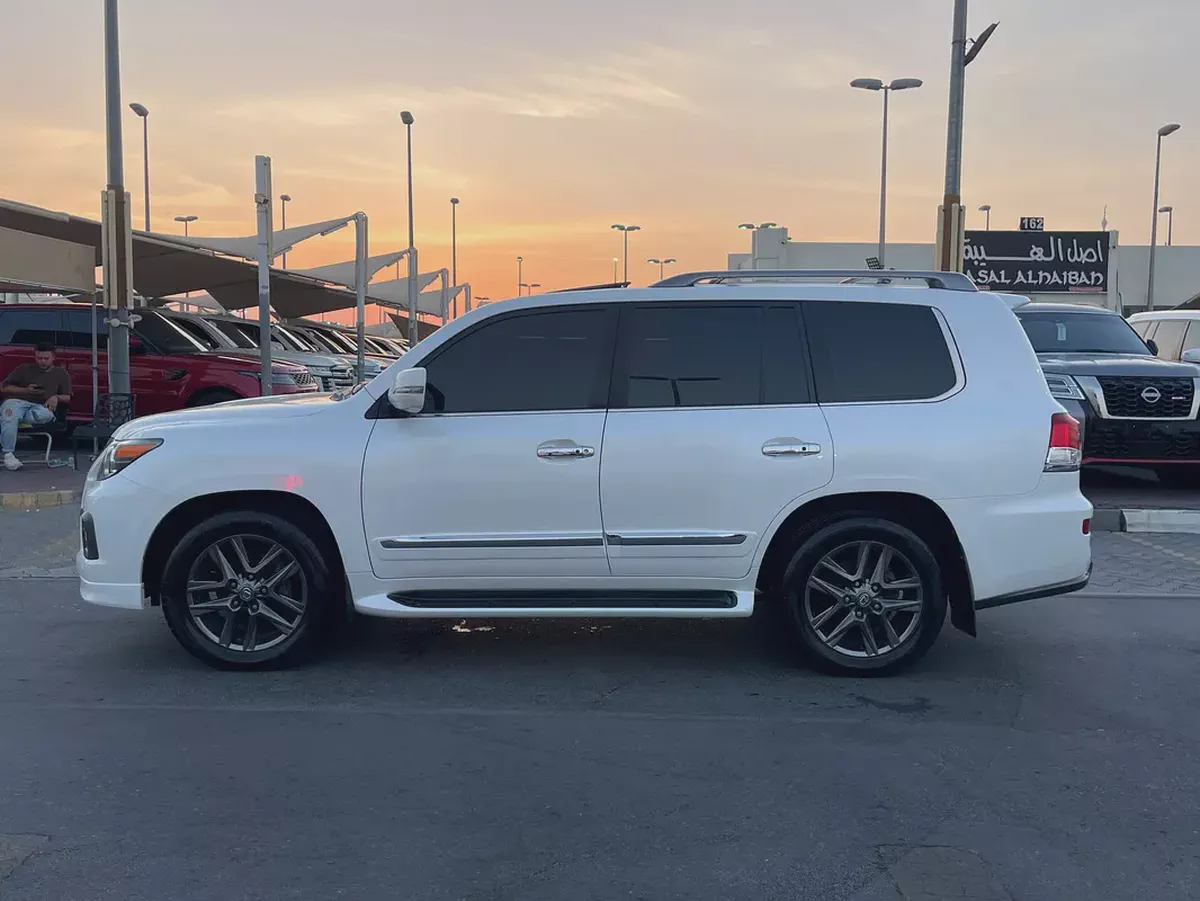 لكزس LX570 ابيضLexus LX 570 Sport 2015 | GCC Specs | Pristine Condition-2-2