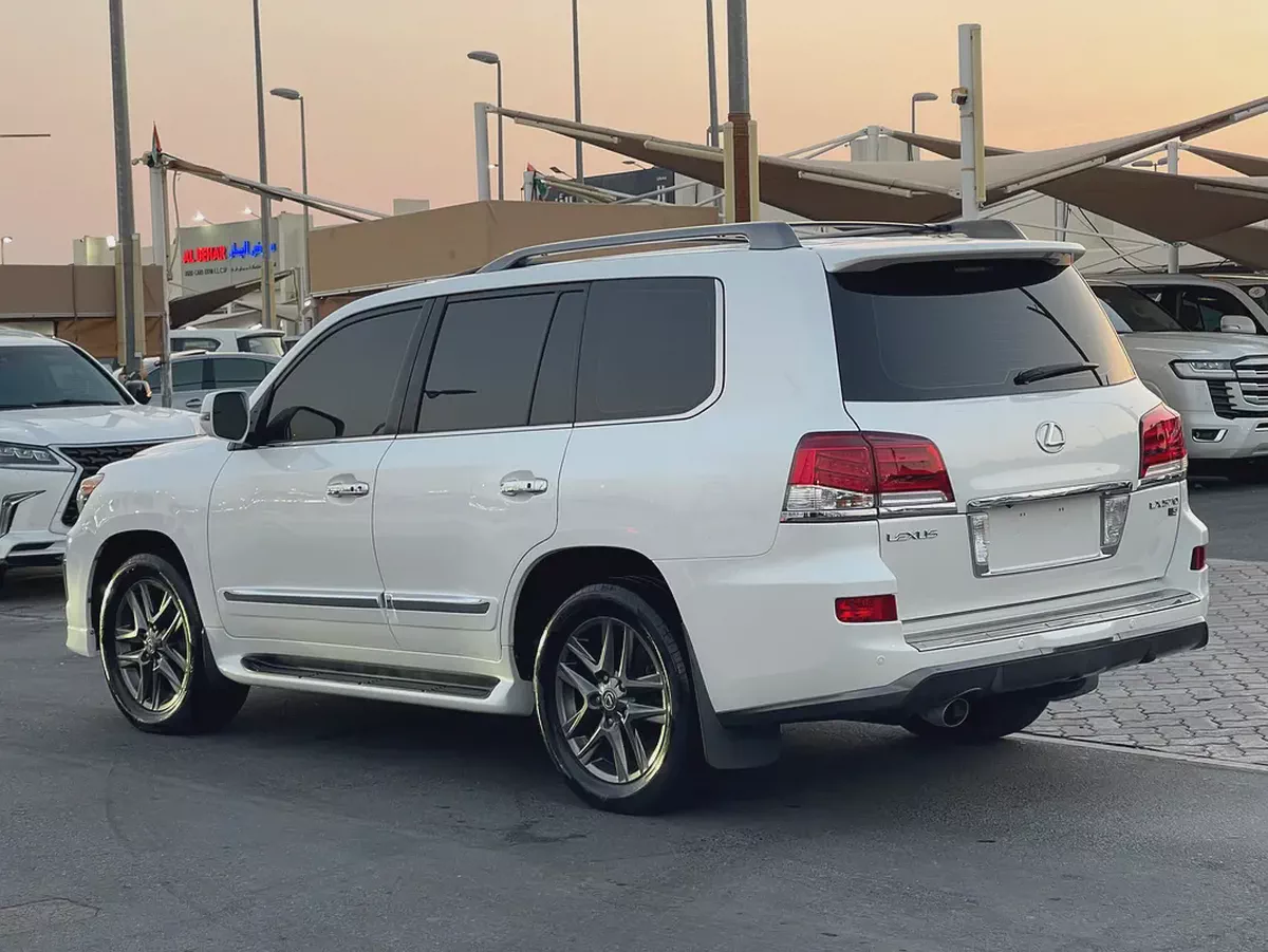 لكزس LX570 ابيضLexus LX 570 Sport 2015 | GCC Specs | Pristine Condition-3-3
