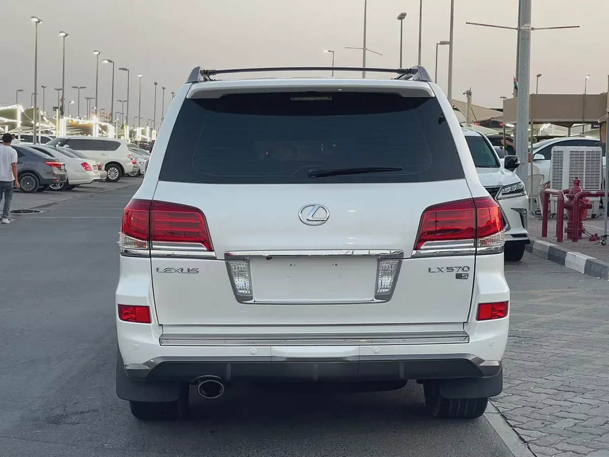 لكزس LX570 ابيضLexus LX 570 Sport 2015 | GCC Specs | Pristine Condition-4-4