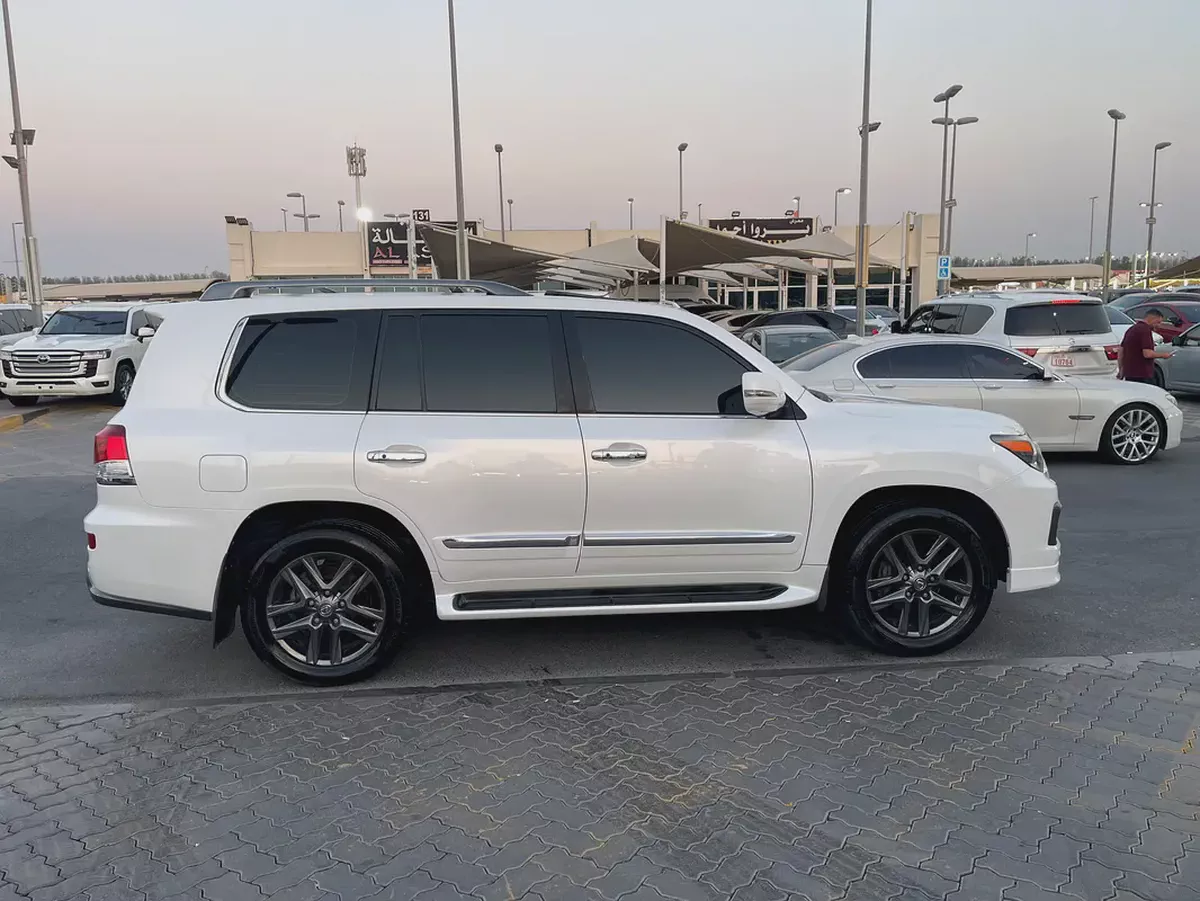 لكزس LX570 ابيضLexus LX 570 Sport 2015 | GCC Specs | Pristine Condition-6-6