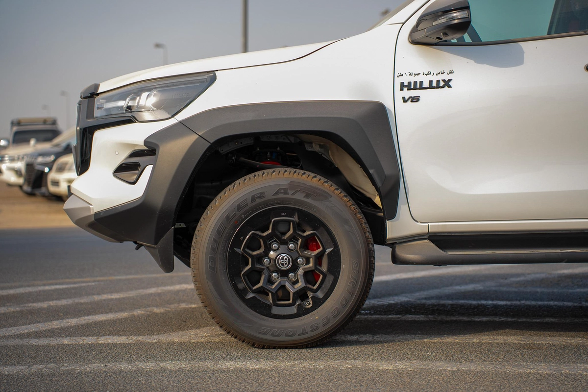 TOYOTA HILUX GR SPORT 4.0 GCC 2024 MODEL-19-19