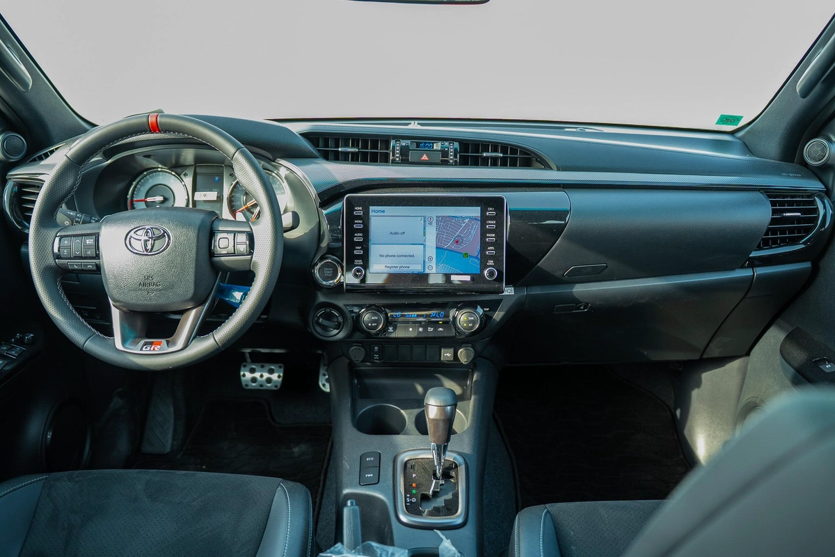 TOYOTA HILUX GR SPORT 4.0 GCC 2024 MODEL-8-8