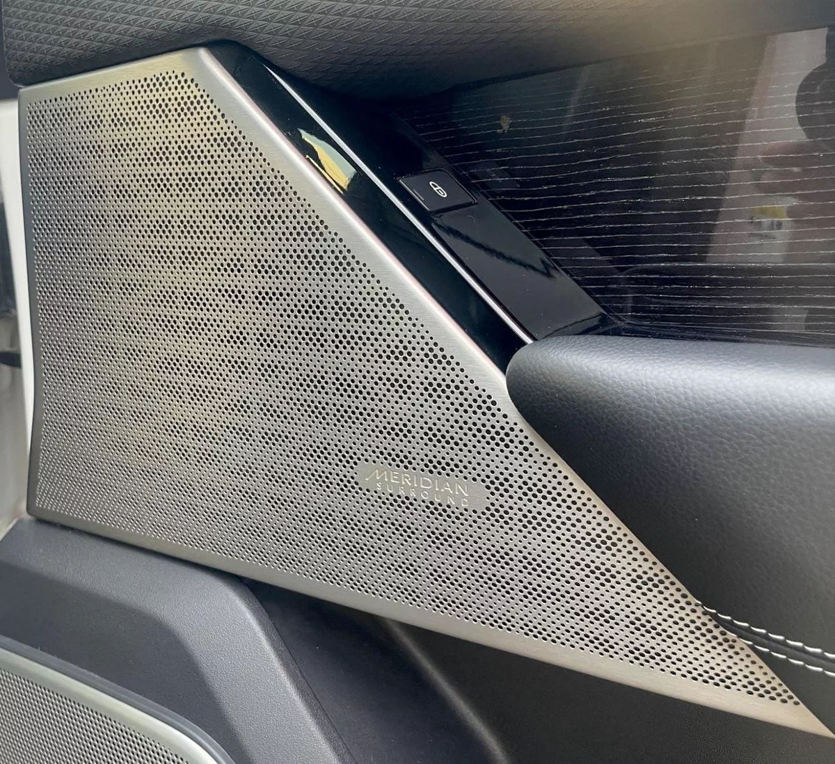 Land Rover Range Rover Velar R-DYNAMIC SE P250 4 cylinder-9-0