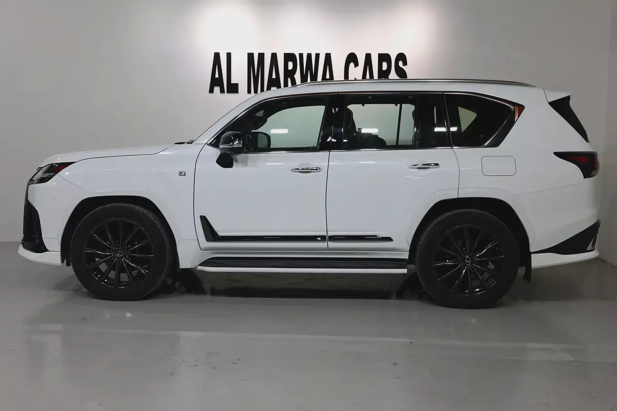 Lexus LX 600 F Sport 2025 | GCC SpecsI ALFUTTAIM WARRANTY  | PERFECT CONDATION I FREE ACCIDENTS-4-4