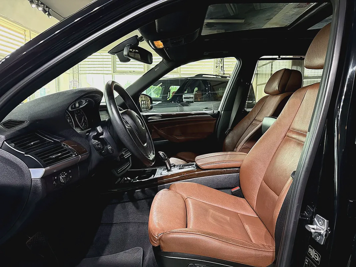 Only 62000 km - GCC - Single Owner- Pristine Condition-6-6
