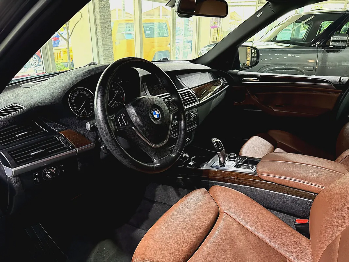 Only 62000 km - GCC - Single Owner- Pristine Condition-7-7