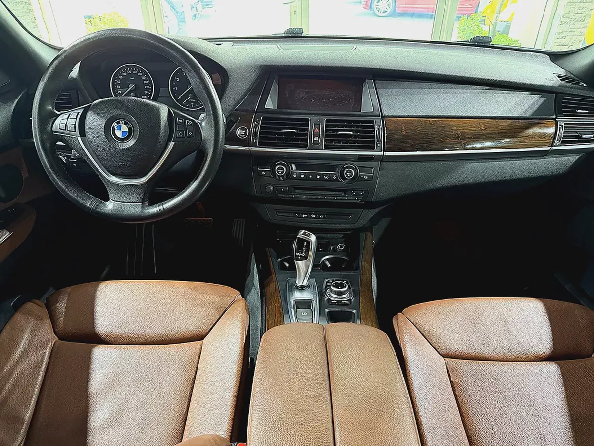 Only 62000 km - GCC - Single Owner- Pristine Condition-8-8
