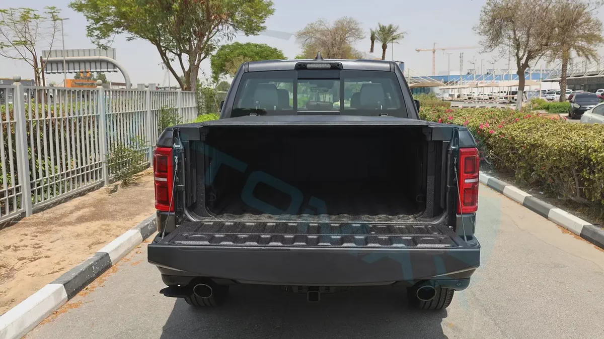 ( For Export / V8 5.7L ) 2026/2026 RAM 1500 Limited Crew Cab eTorque GCC BRAND NEW-18-18