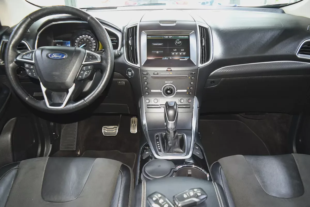 Only 49000 km - Full Service History - GCC - Single Owner --11-11